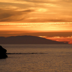 Tenerife. Oceanfront Villa for 6 people + diving equipment and bicycles.