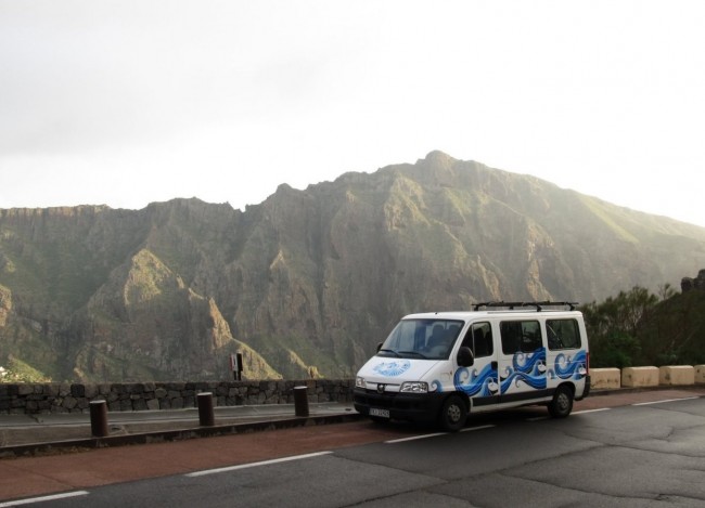 EN BUS SUR L'ÎLE